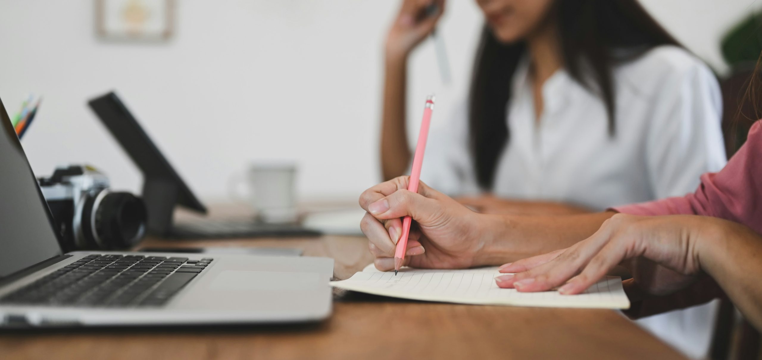 Journalist at work - Photo U+
